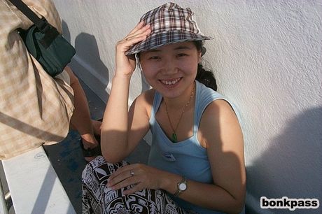 Coaxing my innocent China girlfriend to take nude pictures