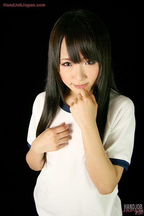 Schoolgirl Ai Mizushima gives everyone a handjob during class